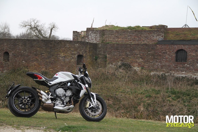 MV Agusta 2014 Brutale 800 Dragter