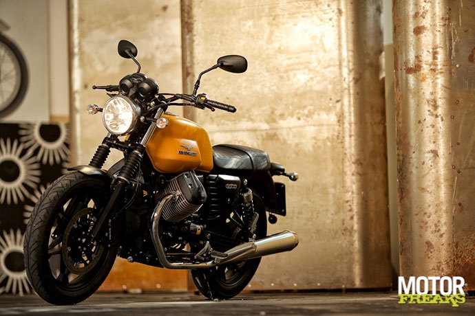 Moto Guzzi 2015 V7