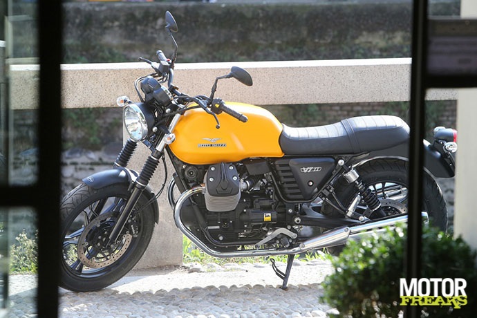 Moto Guzzi 2015 V7
