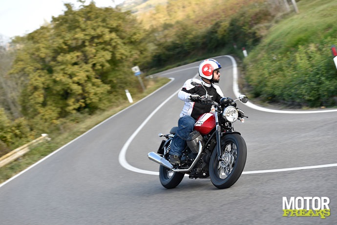 Moto Guzzi 2015 V7