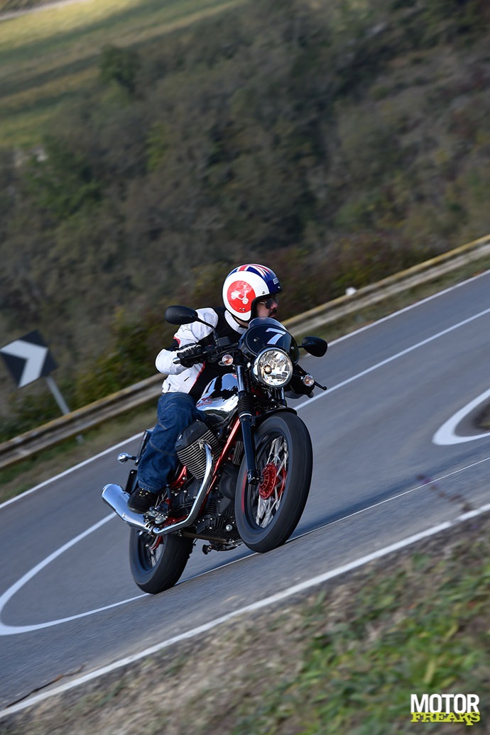 Moto Guzzi 2015 V7
