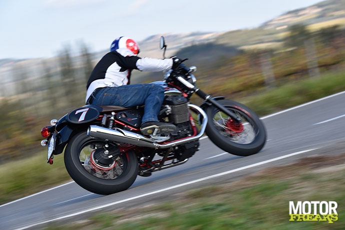 Moto Guzzi 2015 V7
