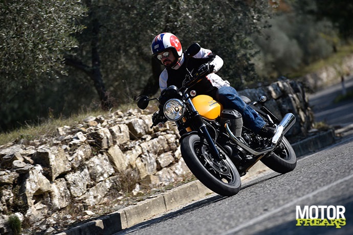 Moto Guzzi 2015 V7