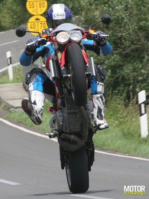 Moto_Morini_Carsaro1200_4_3.jpg