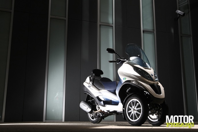 Piaggio_MP3_Hybrid_300ie_13.jpg