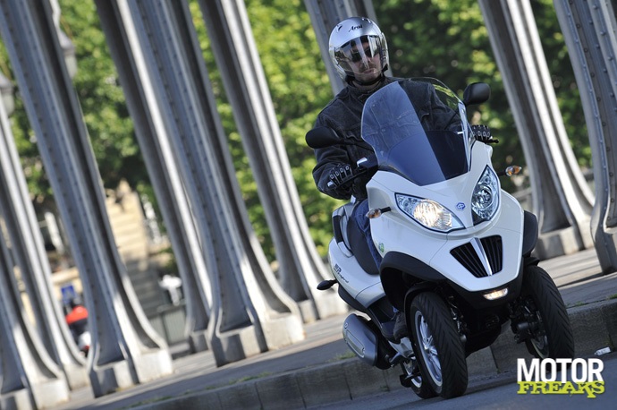 Piaggio_MP3_Hybrid_300ie_MC20197.jpg