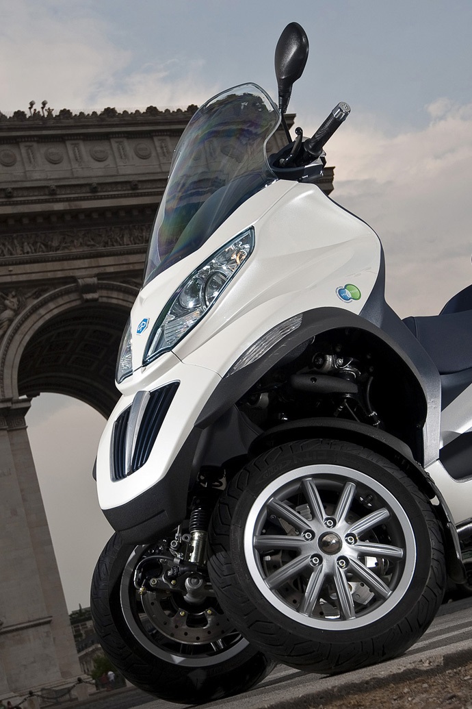 Inferieur kort Stoutmoedig Motorfreaks - Introductie: Piaggio MP3 300ie Hybrid LT - Vier drivemodes