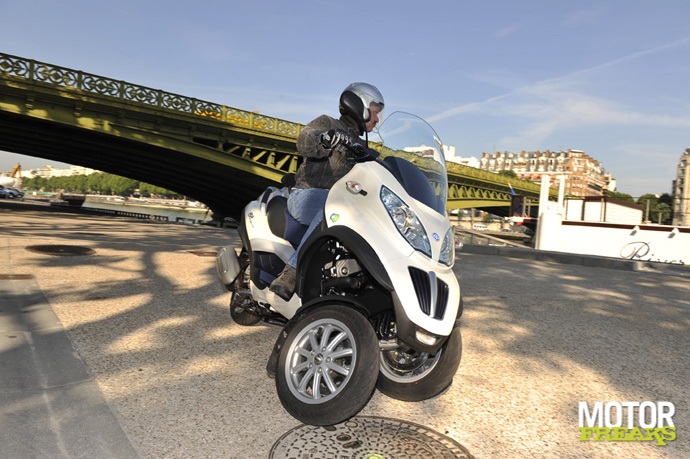 Piaggio_MP3_Hybrid_300ie_MC29777.jpg