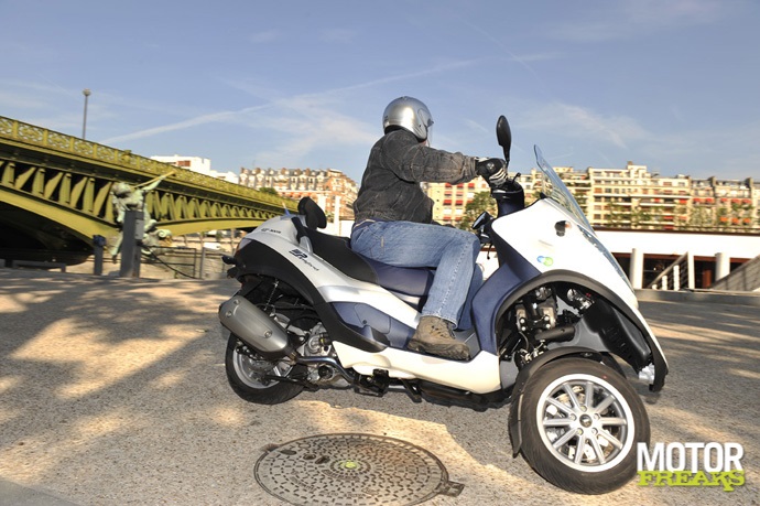 Piaggio_MP3_Hybrid_300ie_MC29779.jpg