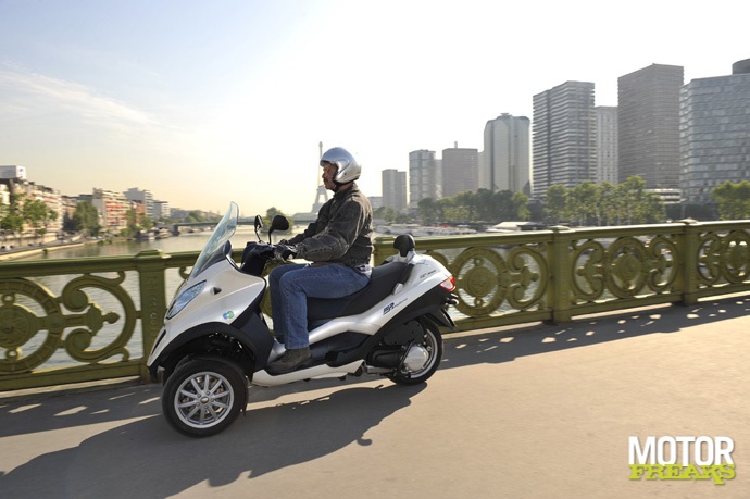 Piaggio_MP3_Hybrid_300ie_MC29825.jpg