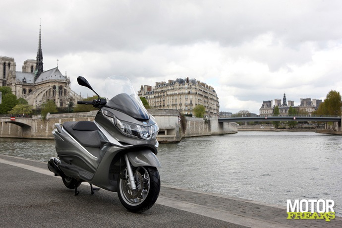 Piaggio X10