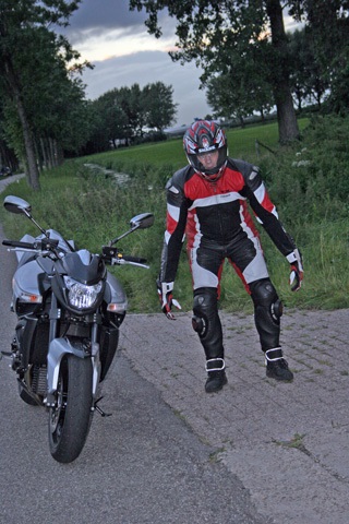 Suzuki_B-King_IMG_9928A.jpg