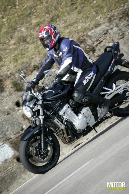 suzuki_bandit650_1250_3-2.jpg