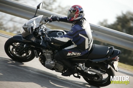 suzuki_bandit650_1250_3-3.jpg