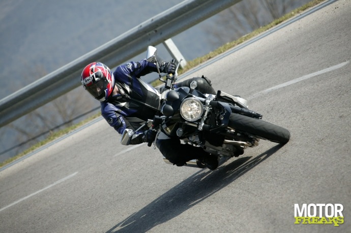 suzuki_bandit650_1250_4-3.jpg