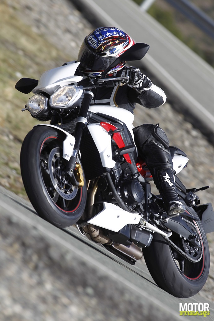 Triumph Street_Triple_R_2013_1235785