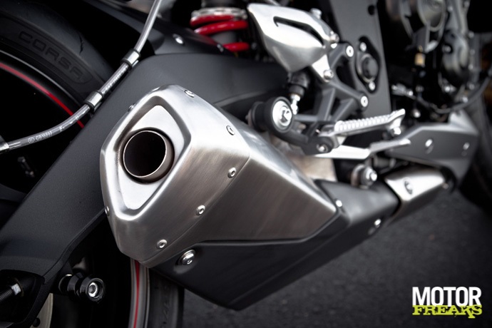 Triumph Street_Triple_R_2013_detail014