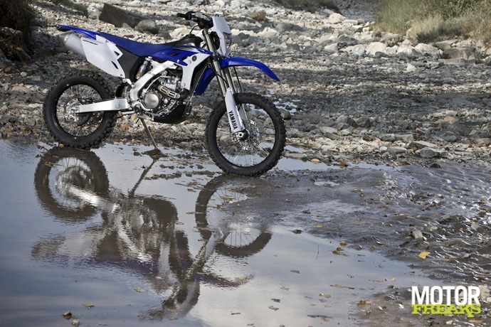 Yamaha_WR450F_static_002