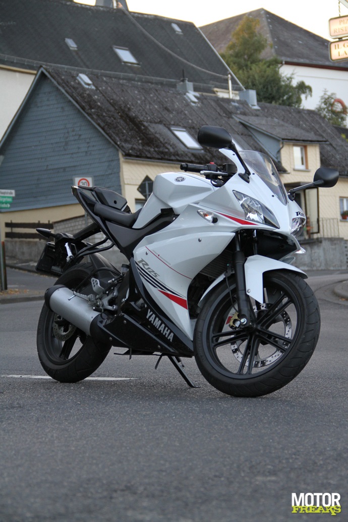 Yamaha YZF-R125_5595