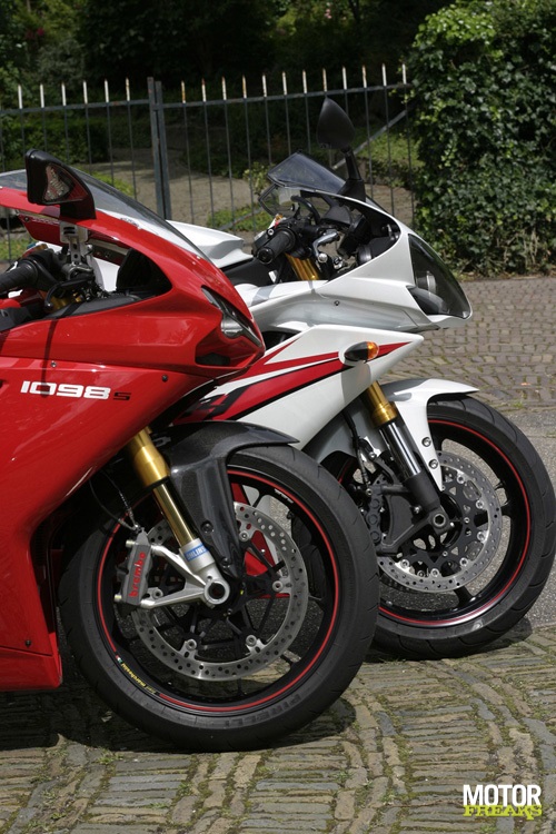 Ducati 1098S versus Yamaha R1