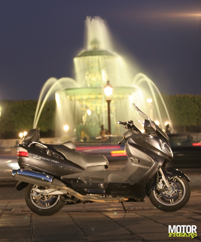 Paris_by_motorscooter_IMG_0590.jpg