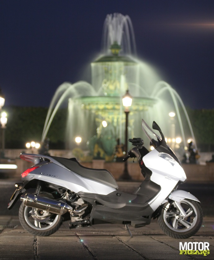 Paris_by_motorscooter_IMG_0593.jpg