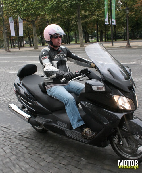 Paris_by_motorscooter_IMG_0686.jpg