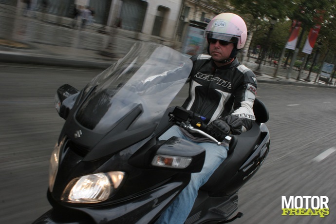 Paris_by_motorscooter_IMG_0707.jpg