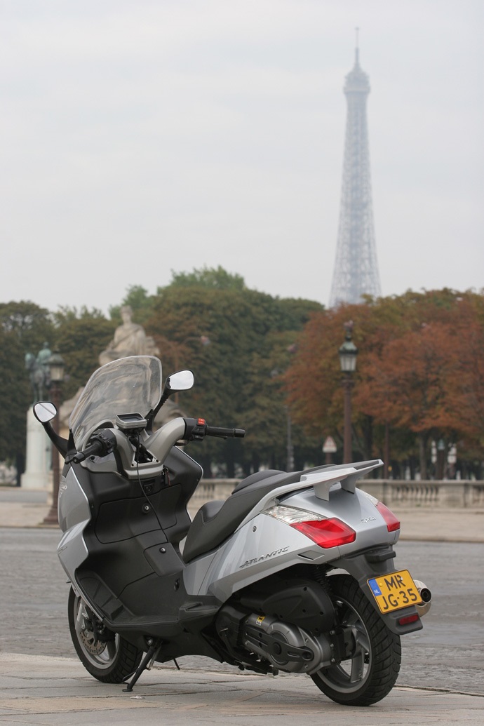 Paris_by_motorscooter_IMG_0798.jpg