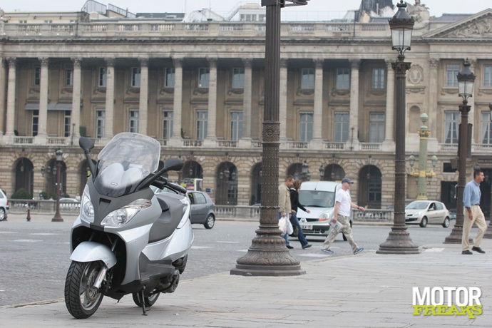 Paris_by_motorscooter_IMG_0808.jpg