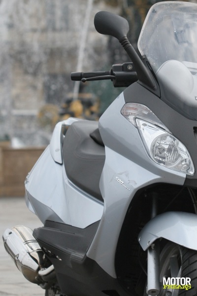 Paris_by_motorscooter_IMG_0810.jpg
