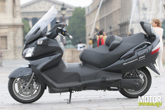 Paris_by_motorscooter_IMG_0820.jpg