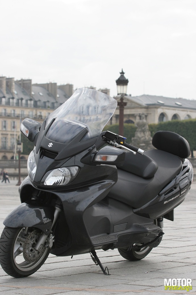 Paris_by_motorscooter_IMG_0830.jpg