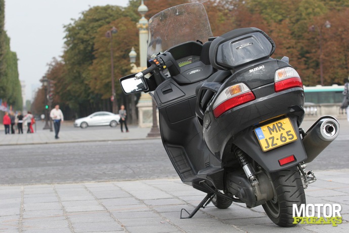 Paris_by_motorscooter_IMG_0845.jpg