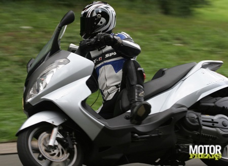 Paris_by_motorscooter_IMG_1002.jpg