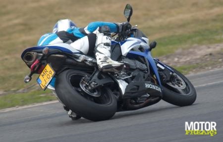 zx6r-cbr600rr_1_3_l.jpg
