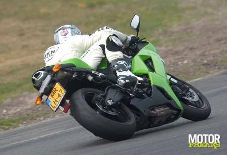 zx6r-cbr600rr_2_2_l.jpg