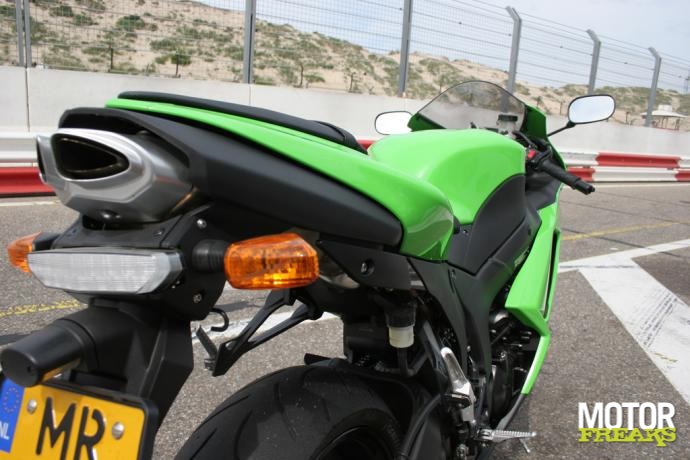 zx6r-cbr600rr_2_3_l.jpg