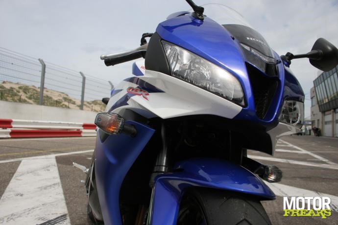 zx6r-cbr600rr_3_4_l.jpg