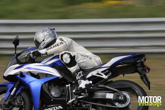 zx6r-cbr600rr_7_2_l.jpg