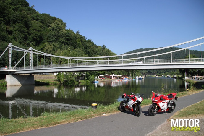 MV Agusta F4RR vs. Ducati 1199 Panigale Tricolore