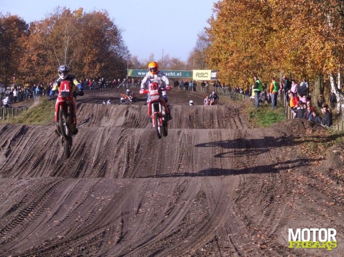 Over het wasbord op het cross terrein